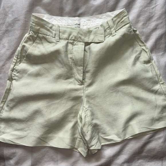 Wilfred effortless shorts in sage colour - Picture 9 of 11